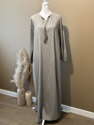 Abaya avec fil au col