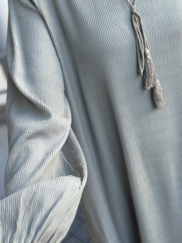 Abaya avec fil au col – Image 2